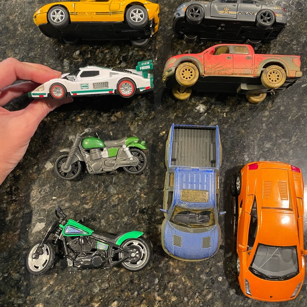 Toy Vehicles Lot of 32 - Race Cars, Motorbikes, Emergency Vehicles, Planes - Picture 5 of 8